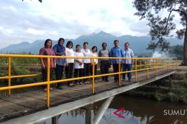 PT. TPL serahkan jembatan Lumban Manurung