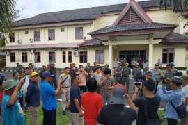 Warga Bangka Tengah desak pemda tutup tambang pasir