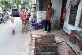 Warga Semarang keluhkan lubang jamban komunal mangkrak