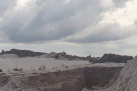 Pemerintah minta aktivitas tambang pasir Sungaiselan dihentikan