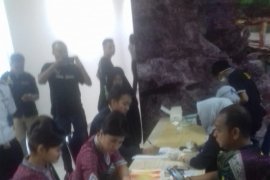 BNNP-Polda Sultra tes urine pramugari di Bandara Haluoleo