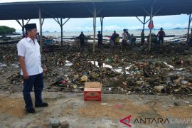 Wali Kota Bandarlampung Tinjau Lokasi Terdampak Air Pasang Page 1 Small