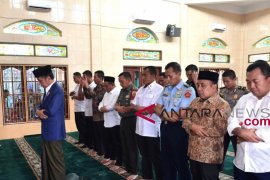 Jokowi jadi imam di Masjid Uswatun Hasanah Binjai Utara