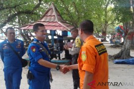 Patroli Tim SAR Ambon amankan tempat wisata pantai