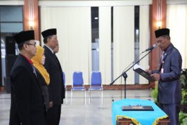 Bupati lantik badan usaha BPR Tanah Laut