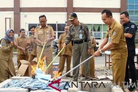 Disdukcapil Paser Musnahkan 25.775 KTP Rusak