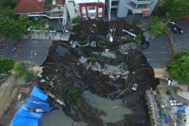 Police confirm no casualties in Gubeng sinkhole incident