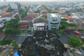 Kondisi Tanah Ambles Di Surabaya
