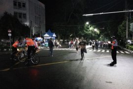 Ratusan orang mulai padati Jalan Slamet Riyadi sambut malam tahun baru