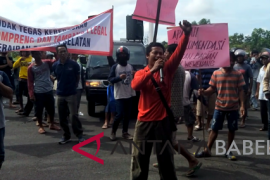 Ratusan Nelayan Basel Unras minta Trawl dan TI apung di tindak