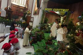 Pastor Gereja Santo Yoseph Matraman Doakan Korban Tsunami Selat Sunda