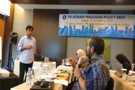 IPB latih akademisinya menulis policy brief