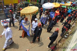 Tradisi adat nyangku panjalu