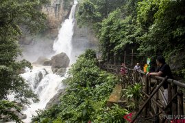 Wisata alam Geopark curug Cimarinjung