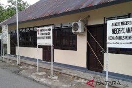Warga Amahusu segel kantor negeri