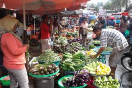 Harga sayur produksi petani lokal bertahan