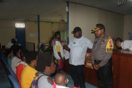 Bupati Asmat pantau pembayaran dana Bangga Papua di Atsy