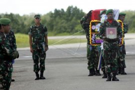 Jenazah prajurit TNI korban penembakan KKSB Page 1 Small