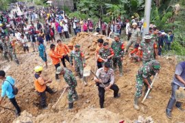Pencarian korban longsor di Toba Samosir dihentikan karena hujan lebat