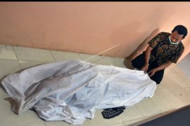 Gathering pegawai Kemenpora bubar dihantam gelombang pasang, satu orang tewas