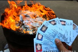 Tanah Datar musnahkan 19.418 keping KTP-E invalid