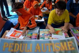 Karya anak autis dipamerkan