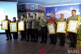 Polda Babel berikan penganugerahan Road Safety Award kepada instansi-tokoh masyarakat