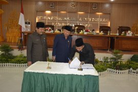 DPRD Langkat sahkan tujuh ranperda menjadi perda