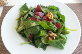 Manfaat salad sebagai camilan sehat untuk detoksifikasi tubuh saat musim panas