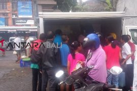 Ludes,  sembako di Pasar Murah Gianyar "diserbu" pembeli