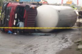 Truk bawa elpiji 15 ton terguling di Stabat