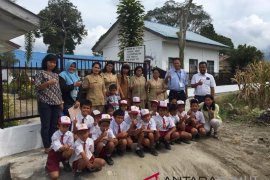 TPL bangun pagar sekolah SD 177073 Lumban Sirait