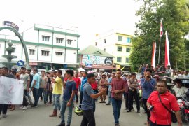 Unjuk rasa menentang sikap ormas semena-mena