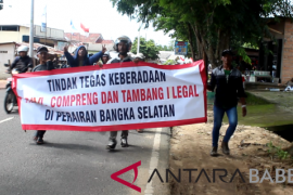 Nelayan Toboali jalan kaki unras menuju Polda