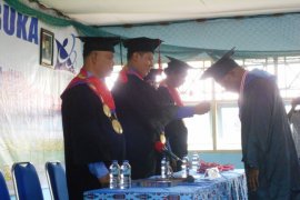 Undiksha bekali 447 lulusan dengan "critical thinking"