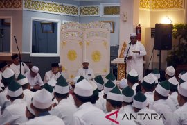 Gubernur Riau isi malam tahun baru 2019 dengan zikir bersama