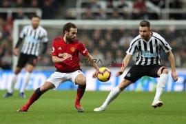 Rencana Barca rekrut Juan Mata, Messi acungkan jempol