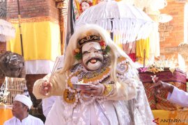 Wagub menari Topeng Sidakarya di Pura Er Jeruk