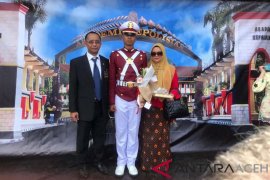 Doa ibu antarkan Fahmi kuliah di Akpol