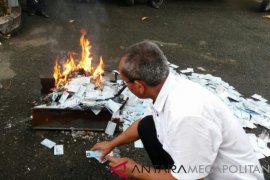 Disdukcapil Purwakarta Musnahkan Ribuan Keping KTP Elektronik Invalid