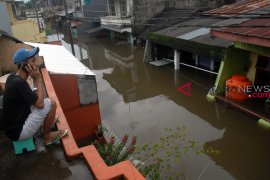 Social Affairs Ministry sends logistics aid to flood-hit South Sulawesi