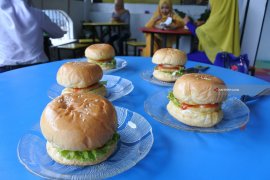 Inovasi Burger Isi Lele