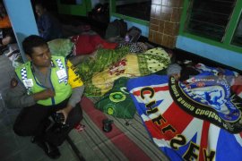 Debit Air Sungai Meningkat, 100 Warga Panti Jember Mengungsi (Video)