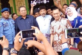 Ribuan warga dan kader sambut SBY di Langkat