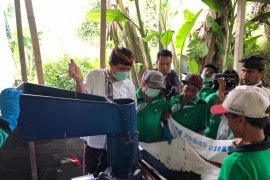 "Menyulap" sampah plastik menjadi rupiah