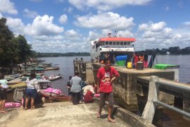 Truk tercebur di penyeberangan Sungai Asam Sekadau