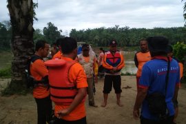 Dua korban tercebur dengan mobil ke Sungai Wampu masih dicari