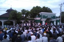 Ribuan warga hadiri pemakaman penghafal Quran di NTB