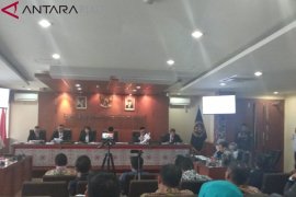 Demi masyarakat, Ganjar perintahkan bangun jembatan darurat Kali Keruh Pekalongan