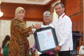 Noormiliyani terima penghargaan Melepaskan Ketertinggalan Desa